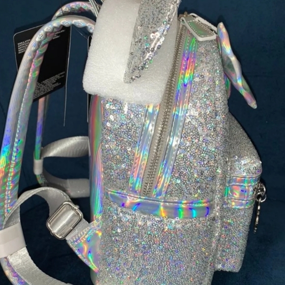 Loungefly Disney Holographic Sequin Minnie Mouse Backpack Silver Rave Bag - OBO - Picture 7 of 8